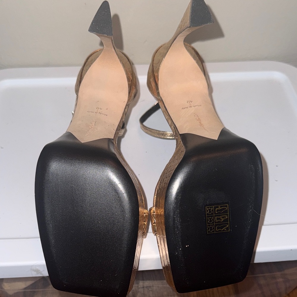 Victoria Beckham Metallic Gold Croc-Embossed Heels - Picture 9 of 11